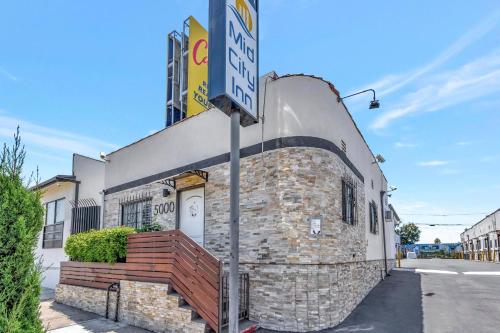 Mid City Inn - image 14