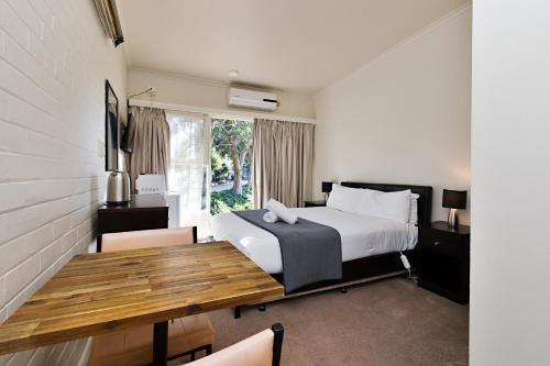 Gardenview Gardenview is perfectly located for both business and leisure guests in Wangaratta. The property offers a wide range of amenities and perks to ensure you have a great time. Service-minded staff will w