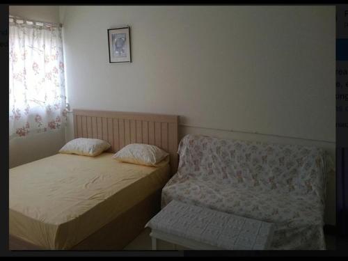 Room in Studio - T8 Guest House Don Mueang Challenger triple room photo 1