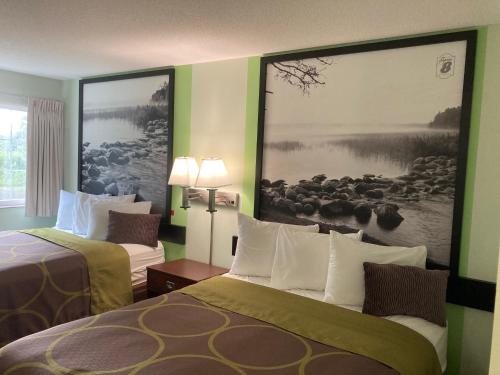 Super 8 by Wyndham Chisago City in Chisago City (MN)