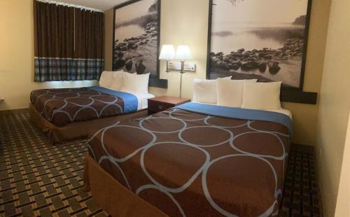 Rodeway Inn Chisago City Photo 35