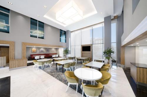 Restaurante, SAS Residence & Hotel, Dhahran - Formerly Radisson Blue in Al Ulaya