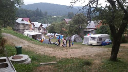 Camping Aviator Busteni, Parcela campare Corturi in Poiana Tapului