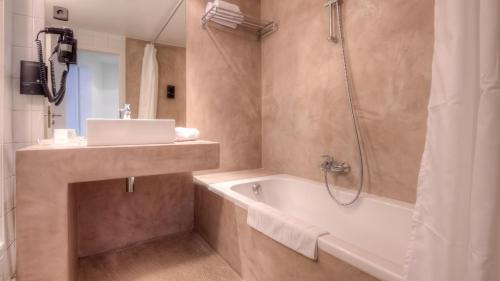 Hotel St James - image 8