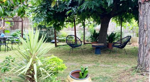 B&B du Couvent, chambre aux paons in ลาโวร์