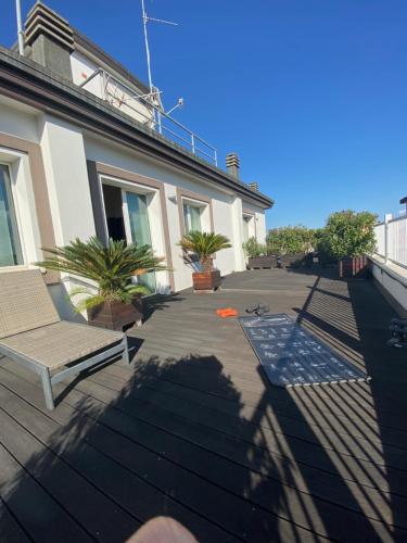 Card International Hotel - image 13