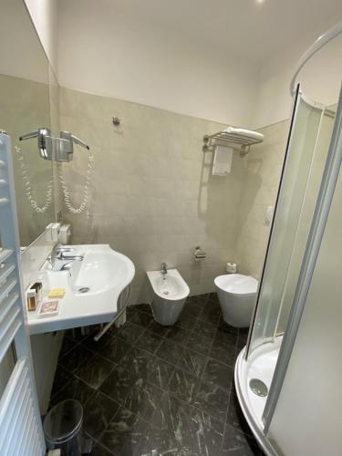 Card International Hotel - image 7