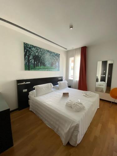 Card International Hotel - image 11