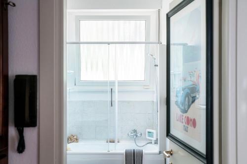 One-Bedroom Apartment image 9