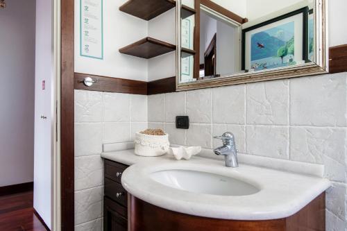 One-Bedroom Apartment image 8