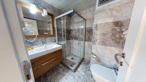 room detail thumbnail 2