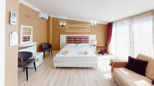 The Wolf Hotel Room Type - Deluxe Double Room with Balcony