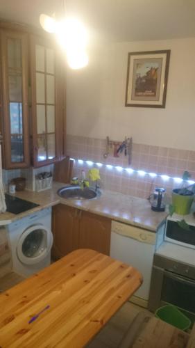 Parnas Apartment - image 9