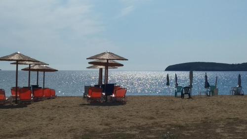  SEA AND SKY APARTMENT in Néa Péramos