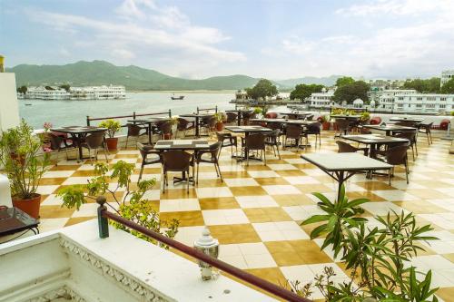 Hotel Devraj Niwas on Lake Pichola