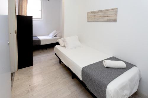 Hostal Easy Sants - image 2