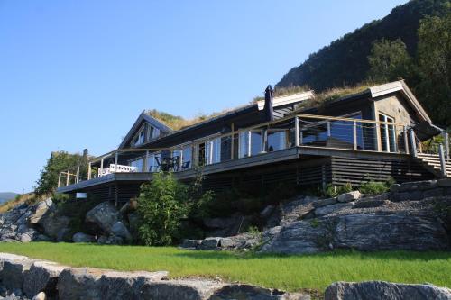Småstranda Fjord Lodge (Smastranda Fjord Lodge) in ฮอร์นินดาล