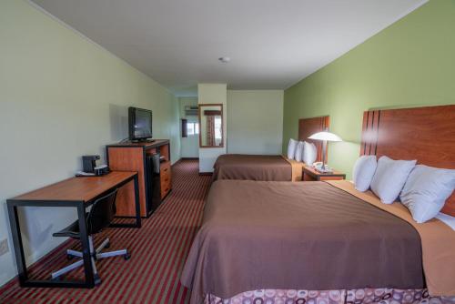 All Seasons Inn & Suites