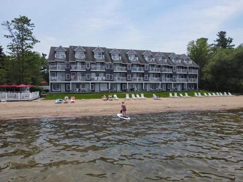 400 North Shore Inn - image 33