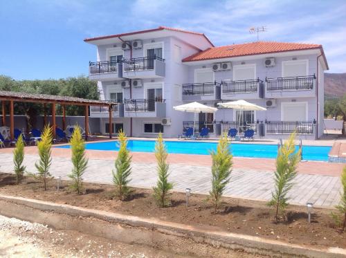 Hotellet från utsidan, Villa Platanos in Thassos