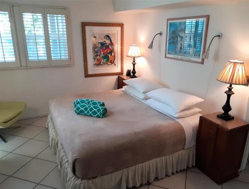 Manhattan Tower Apartment Hotel – Fort Lauderdale, FL