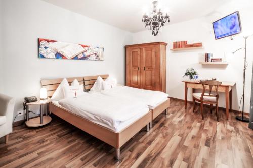 Hotel Roter Turm - image 11
