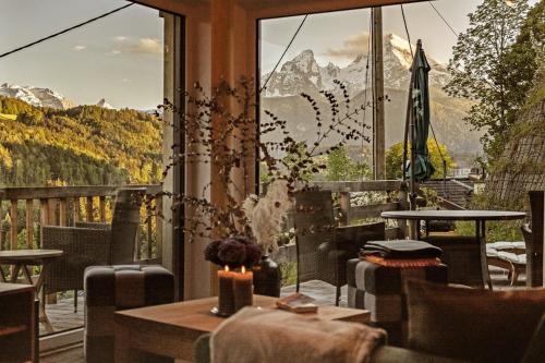 Apartment with Mountain View