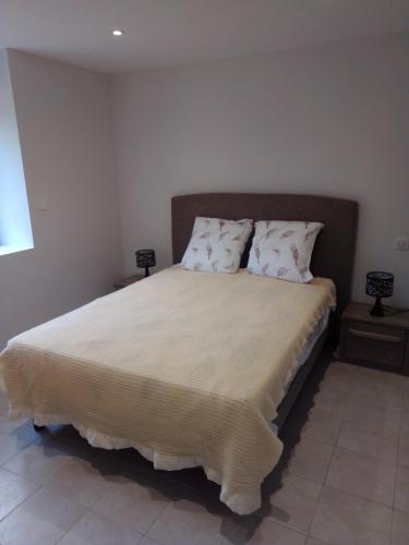 la grange du château (la grange du chateau) in Меркус