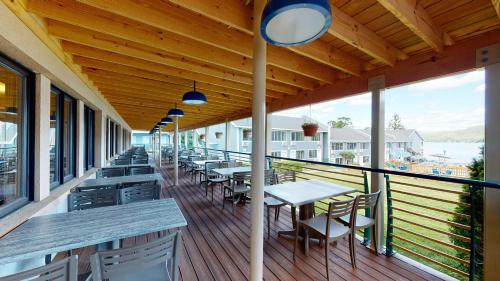 餐廳, Surfside On The Lake in 喬治湖