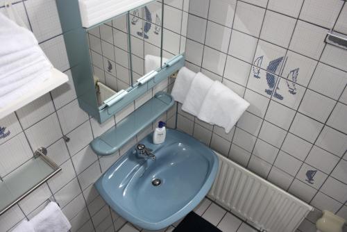 2 bedrooms, 5 beds