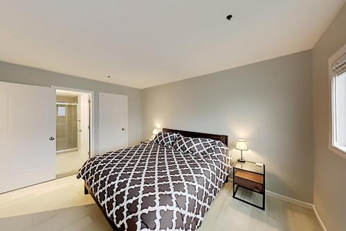 PowderWood Retreat - Pool Hot Tub & Tennis condo - image 9