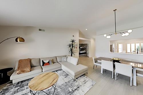Desert Falls Country Club - Pool Hot Tub & Tennis condo - image 4