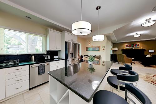 Casa Sull'Oro - Heated Pool Spa Close to Beaches home - image 5