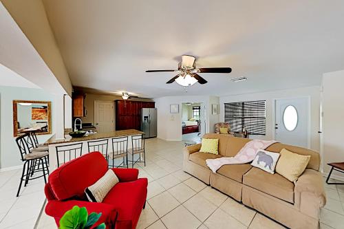 The Shady Magnolia - Waterfront Lanai Heated Pool home - image 2