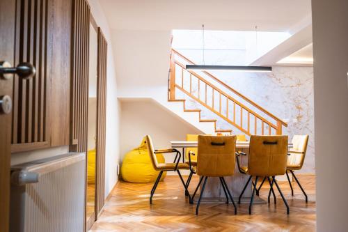 Avila Apartments - image 2