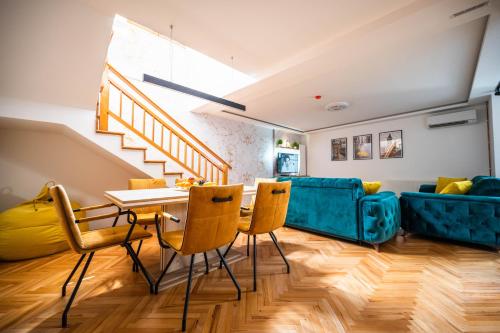 2 bedrooms, 4 beds