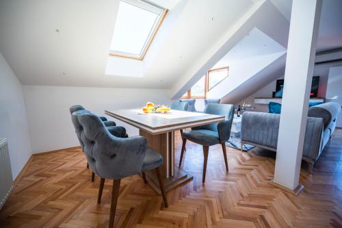 Avila Apartments - image 3