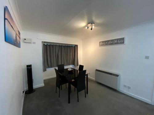 Marie’s Serviced Apartment 2 bed Olivier Court