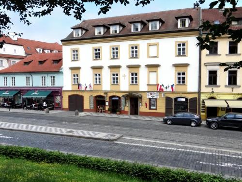 Hotel U Kříže, Praga
