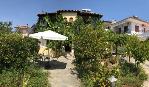 Room in Guest room - Villa Maro 1 Afytos chambre d'hôte Gerakiní