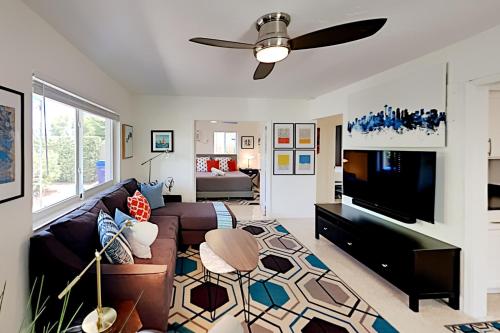 Middle River Terrace - Private Pool & Hot Tub home - image 4