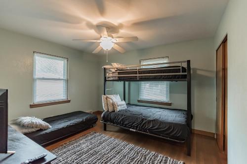 Quiet Comfy 2 BR Home In South Bend Minutes From Notre Dame! Pet Friendly! home - image 10