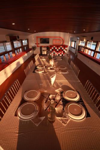 レストラン, Friends Cruise, Nightstay Houseboat-VACCINATED STAFF in アレッピー