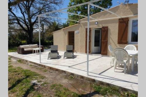 Ghisonaccia maison avec jardin à5 min de la mer gîte à louer Casa Moza