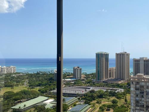 Hawaiian Monarch - Penthouse - Pool & Gym condo - image 5