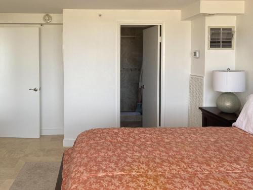 Hawaiian Monarch - Penthouse - Pool & Gym condo - image 10