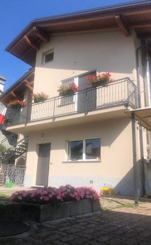 La Bella della Cappuccina Casa con Parcheggio Interno Gratuito - Apartment - Domodossola