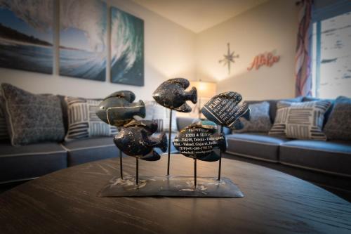 Recently Renovated 2nd Floor Unit with Balcony BBQ Grill & Access to Community Pool! condo - image 4