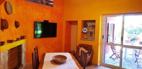 Shared lounge/TV area, "SA DOMO DE SOS ARANZOS" in Santa Maria La Palma