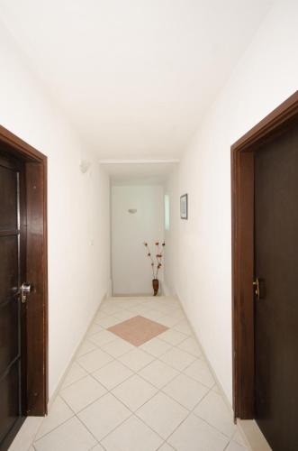 One-Bedroom Apartment with Balcony and Sea View image 3